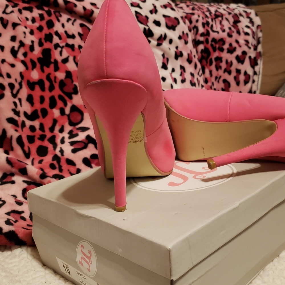 Pink Pumps! - Picture 2 of 3